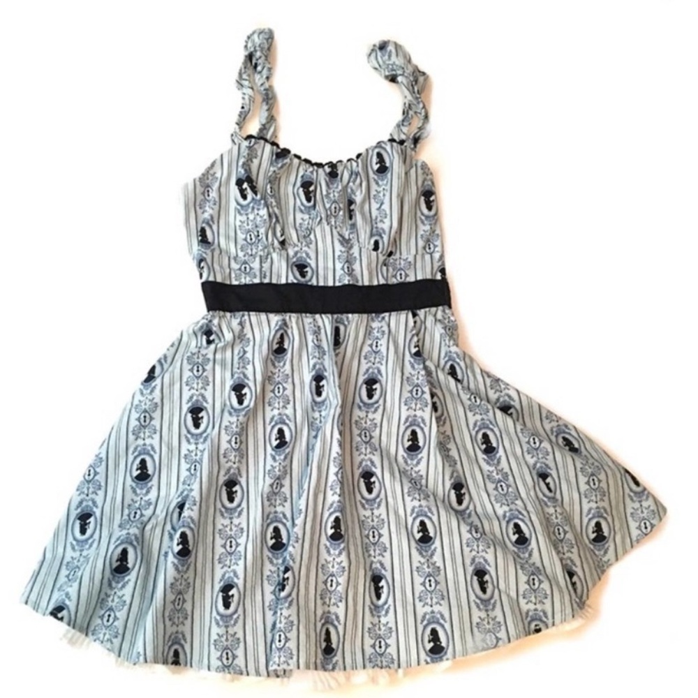 HOT TOPIC ALICE IN WONDERLAND PLUS SIZE DISNEY DRESS SIZE 26